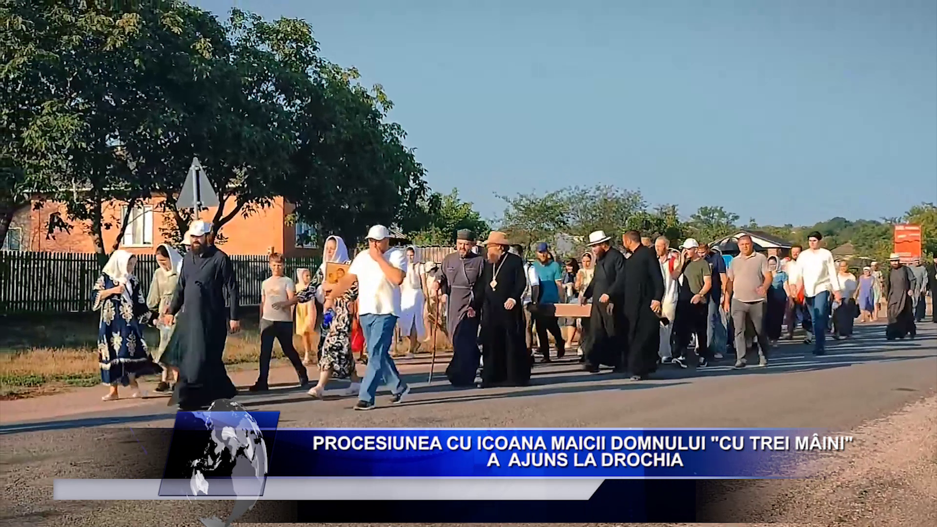 Procesiunea cu icoana Maicii Domnului "Cu trei mâini" a ajuns la Drochia