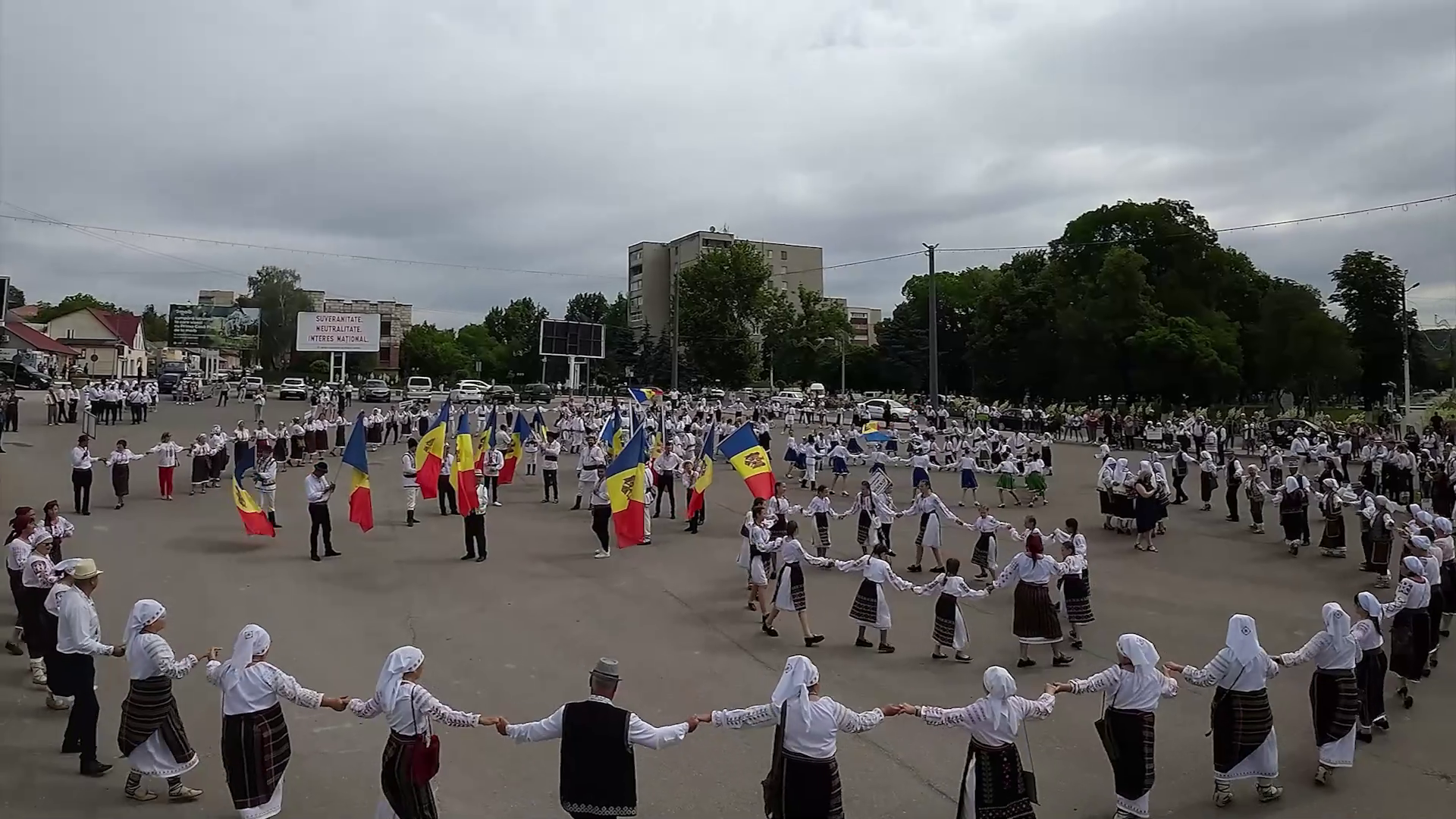 Salariu_mare_și_un_loc_de_muncă_aproape_de casă_Ceși_mai_doresc_candidații_moldoveni_LucruMD