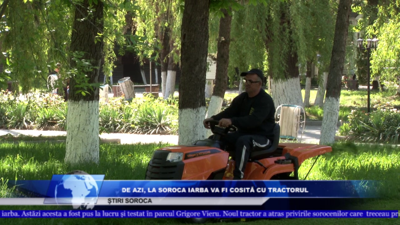 De azi, la Soroca, iarba din parcuri va fi cosită cu tractorul
